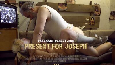 Anna De Ville gave her neighbor's pussy to her old grandfather