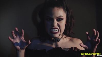 Day of Crazy Shit: Vampire queen sucked the cum out of hunter's cock